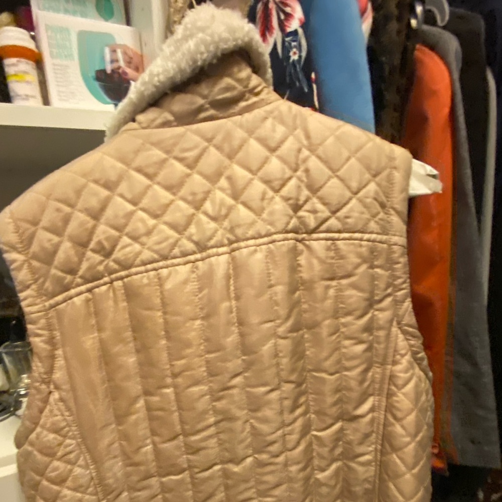 Puffer sleeveless jacket